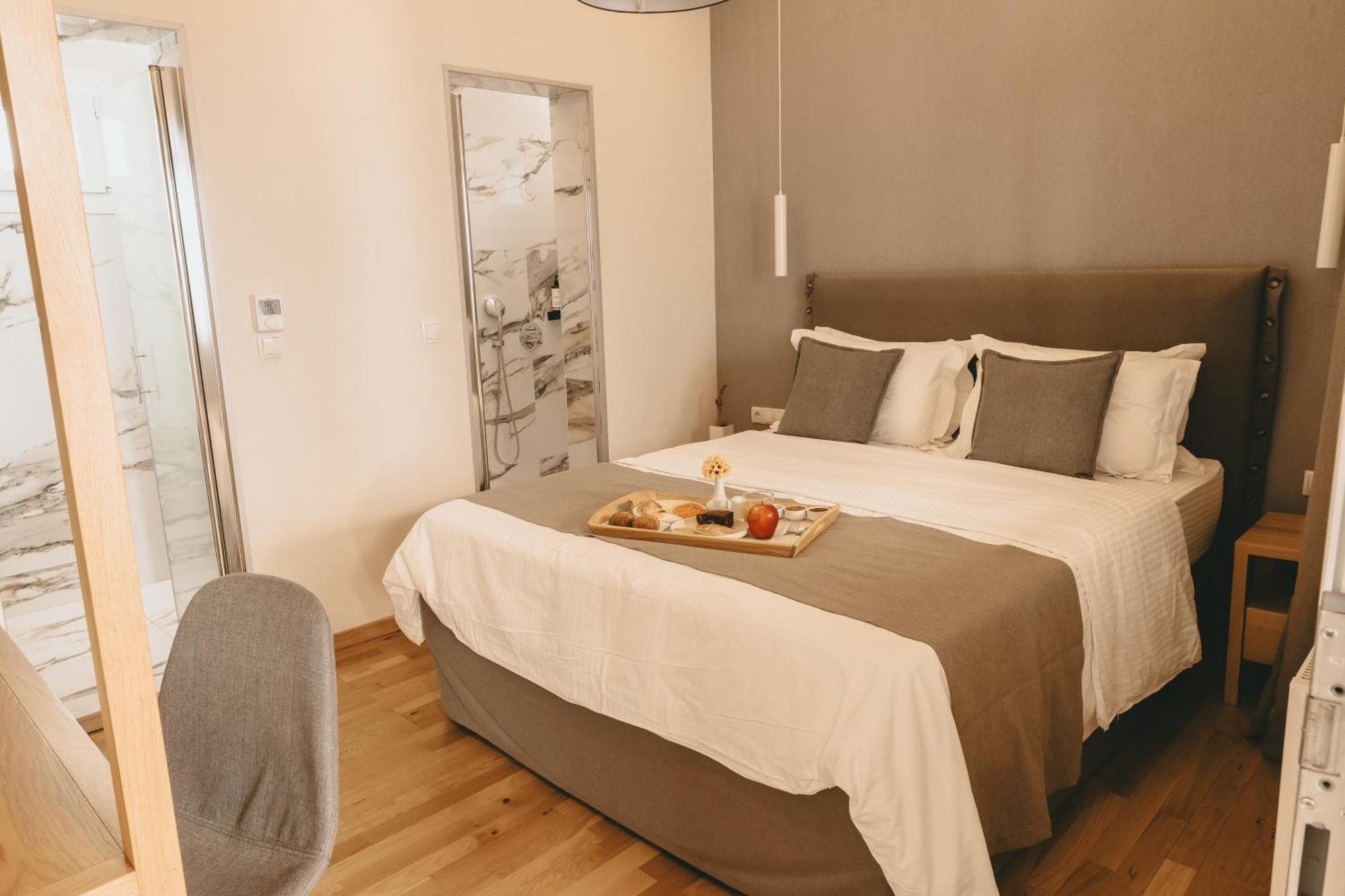 Giardino High Living Suites Drama Room photo